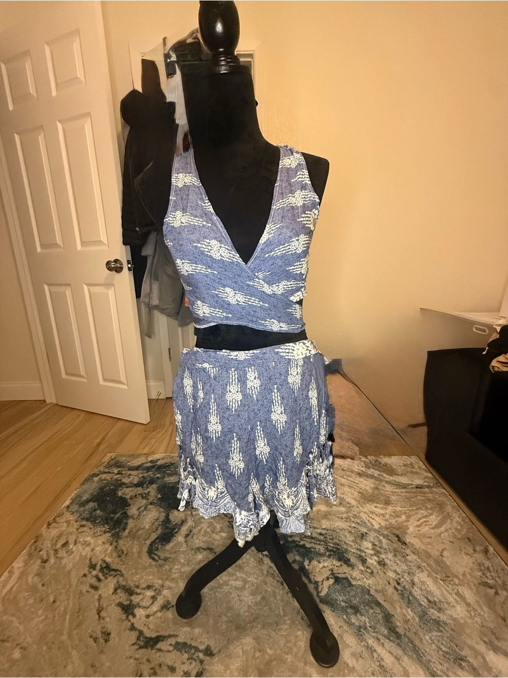 Mint Vanilla Blue Printed Two-Piece Ruffle Short Set Size M